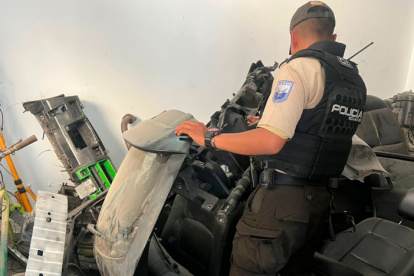 La Policía encontró más de 130 autopartes de carros robados en una bodega clandestina de Llano Grande, en el norte de Quito.