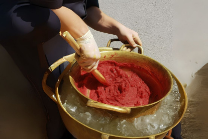 El helado de paila ecuatoriano es un postre tradicional de la región andina.