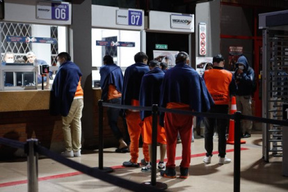 Según datos oficiales, al menos 210 personas fueron trasladadas desde centros penitenciarios de Ecuador hasta el límite fronterizo.