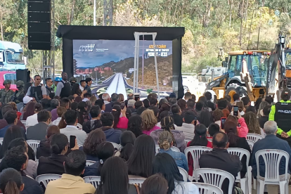 Daniel Noboa inauguró la construcción del distribuidor de tráfico sobre la autopista Cuenca- Azogues