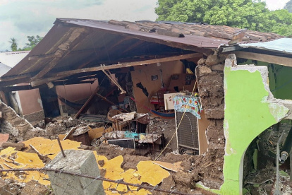 Una casa derrumbada después de una serie de terremotos en Comapa, Guatemala, el 29 de julio de 2025.