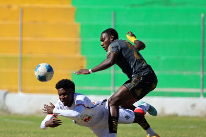 Ecuagenera y Aucas jugaron en Gualaceo y los orientales clasificaron en penales.