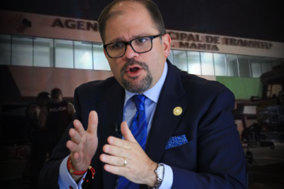 John Reimberg anuncia investigación de contratos públicos en Manta