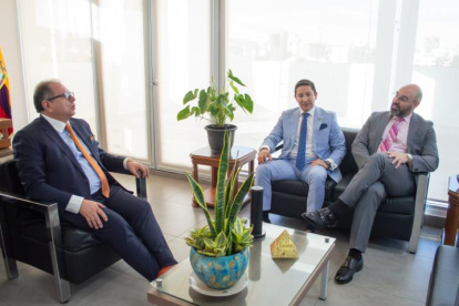 De izquierda a derecha: el juez Fabian Fabara, el director de la Judicatura de Pichincha Henry Gaibor, y el presidente del Consejo de la Judicatura Mario Godoy.