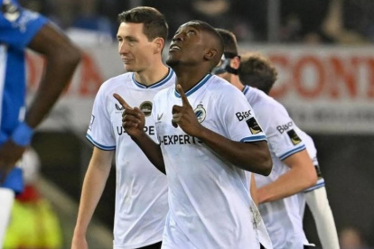 Joel Ordóñez, defensa ecuatoriano que milita en el Club Brujas.