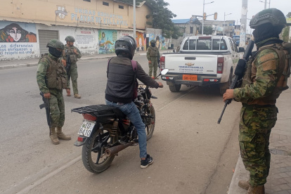 Desde el pasado 20 de julio, en el cantón se ejecutan operativos en distintos puntos y horas. Pese a ello, las familias se sienten vulnerables.