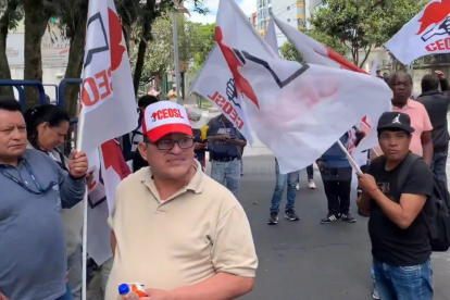 Frente a la Corte Constitucional, trabajadores que integran la Ceosl participaron de un plantón; piden observar la Ley de Integridad Pública.