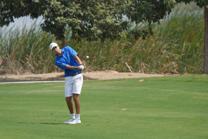 Uno de los integrantes del equipo masculino en su intervención.