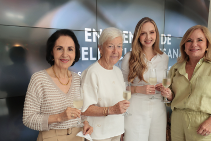 Margarita de Hidalgo, Ilse Schmidt, María Gabriela Vásquez y María Lorena de Konanz.