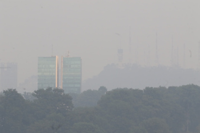 Una capa de niebla cubre Guayaquil la tarde de este jueves 31 de julio.