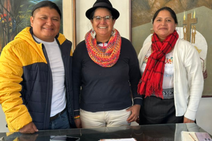 Lourdes Tibán visitó a Marlon Varga y Ercilia Castañeda, presidente y vicepresidenta de la Conaie.