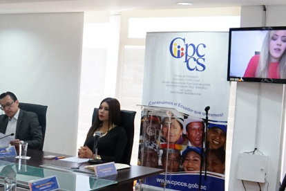 Silencio. Verdezoto se conectó a la sesión vía telemática, pese a estar presente en la sede del CPCCS, en Quito.