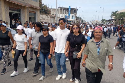 Los moradores de Playas organizan una marcha por la paz.