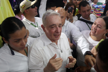 El expresidente colombiano, Álvaro Uribe (c), durante un acto público, en Cúcuta (Colombia).