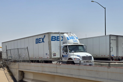 Trailers que transportan las exportaciones mexicanas que llegan a Estados Unidos.