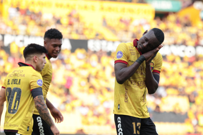 Janner Corozo en el festejo del segundo gol de Barcelona.