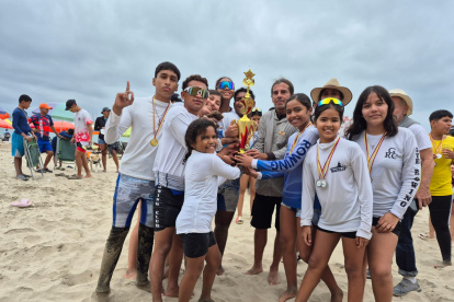 El Guayaquil Rowing Club entre trofeos y medallas.