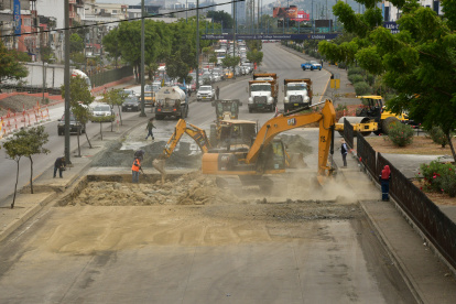 Municipio interviene 300 m² en la Narcisa de Jesús por daños en la calzada.