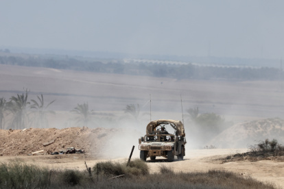 Vehículo de la tropa israelí patrulla.