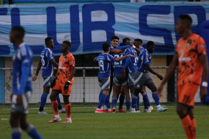 La celebración del penal de Luis Fernando León, Emelec ganaba 2-1 en Loja.