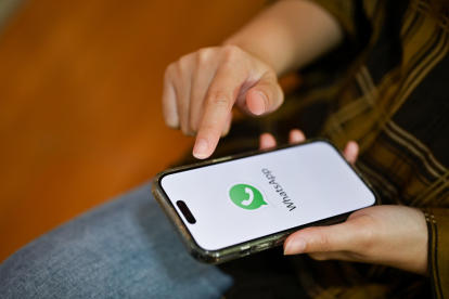 La acumulación de archivos multimedia en WhatsApp puede saturar la memoria del celular y afectar su rendimiento si no se gestiona adecuadamente.