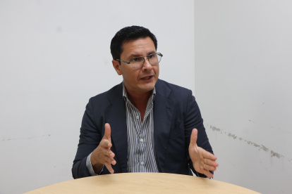 Gonzalo Ortega dialoga con EXPRESO en torno a las denuncias de cortes de agua.