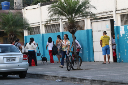 Los representantes de estudiantes de la escuela Raúl Clemente Huerta lamentan los cobros.