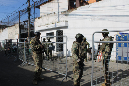 Las Fuerzas Armadas han colaborado con la Policía en medio del conflicto armado interno declarado por el Ejecutivo.