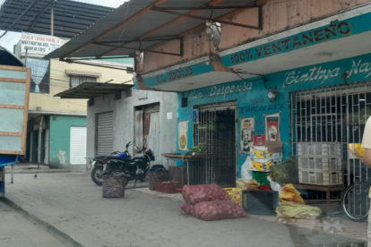 En este negocio de la ciudadela Unidad Nacional, en Durán, fue lanzado un artefacto explosivo.