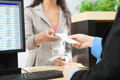 Miles de usuarios han denunciado fallas recurrentes en los servicios digitales de la banca ecuatoriana. A pesar de que las autoridades aseguran la estabilidad del sistema.