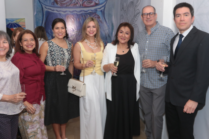 Martha Rodríguez, Lola Márquez, María Mónica Romero, Andrea de Brito, Mónica de Romero, Saidel Brito y Dennis Romero.