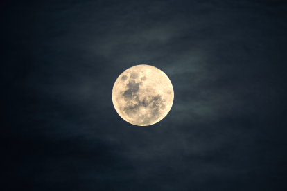 La Luna del Esturión iluminará el cielo ecuatoriano tras el atardecer del 8 de agosto.
