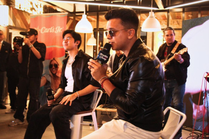 Ren Kai y Maykel en el lanzamiento de su nueva canción.