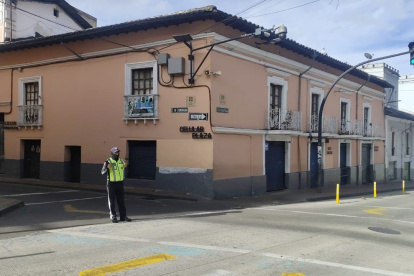 130 agentes de tránsito se ubicarán en distintos puntos del centro de Quito para controlar el flujo vehicular, durante el festival de mapping.
