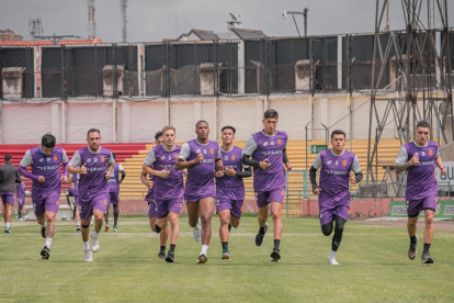 Deportivo Cuenca y Baños Ciudad de Fuego buscan avanzar en la Copa Ecuador 2025.