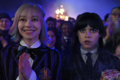 Escena de Merlina en la segunda temporada.