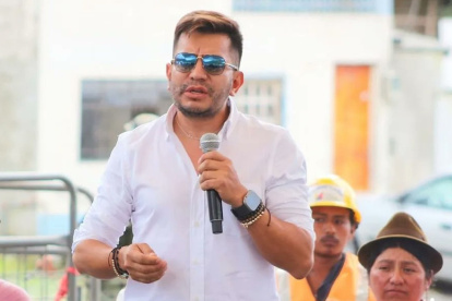 José Alcides Arroyo Cabrera, de 44 años, se postuló a la alcaldía en 2022, en una representando al Movimiento Revolución Ciudadana dentro de la coalición Unión Cantonal por el Cambio.