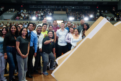 Miles de jóvenes intentaron registrarse al programa pese a las fallas del sistema digital