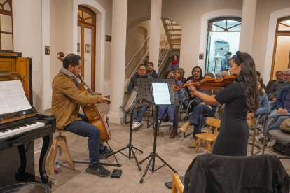 La agrupación se dedica a la investigación, producción y comunicación de contenidos alrededor de la música de tradición escrita.