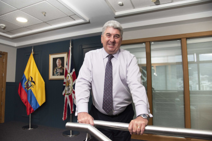 Campbell ha ejercido cargos diplomáticos en Jartum (Sudán), Dhaka (Bangladés), Yakarta (Indonesia) y Caracas (Venezuela), entre otras urbes.