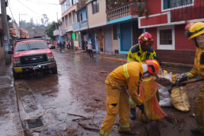 En Sangolquí se registró el desbordamiento del río Santa Clara.