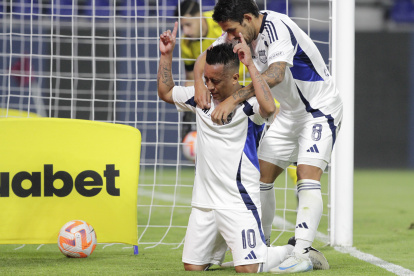 Christian Cueva registra dos goles y dos asistencias en siete partidos con Emelec.