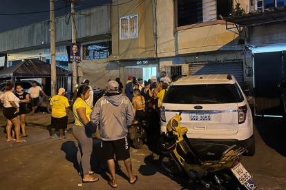 Autoridades ecuatorianas realizan operativo en el mar tras ataque a embarcación pesquera.