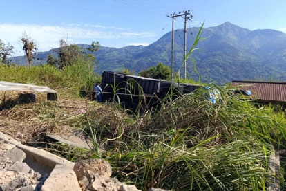 Agentes del SIAT investigan qué provocó el accidente de tránsito en Bolívar, en el que fallecieron seis personas.