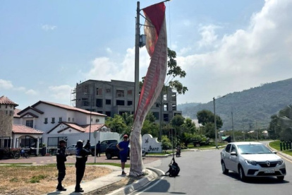 El incidente con el parapente ocurrió este sábado 9 de agosto en la vía a la costa, en Guayaquil.