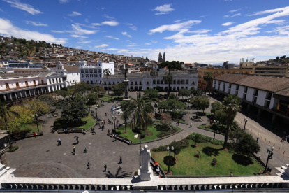 Una vista panorámica de la Plaza Grande, en el Centro Histórico de Quito.