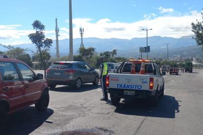 La AMT cerró dos carriles de la Ruta Viva, en el tramo entre la av. Simón Bolívar y av. Oswaldo Guayasamín.
