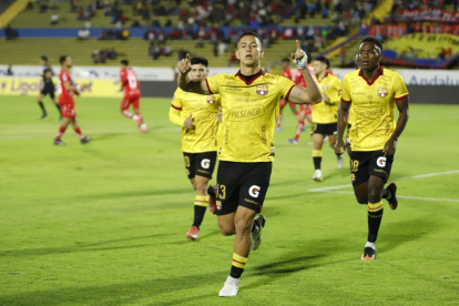 Miguel Parrales marcó el 2-1 a favor del Ídolo.