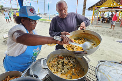 Las recetas del encocado combinan secretos familiares y la variedad de los mariscos de Esmeraldas.