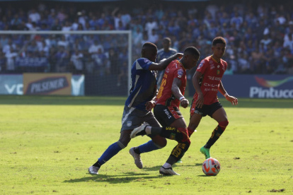 Emelec empató 1-1 ante Deportivo Cuenca.